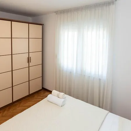 Asti - Two Bedrooms Elegant דירה *